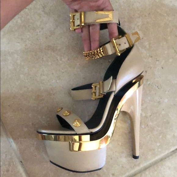 Versace Nude & Gold Sandal Pump - Picture 5 of 8